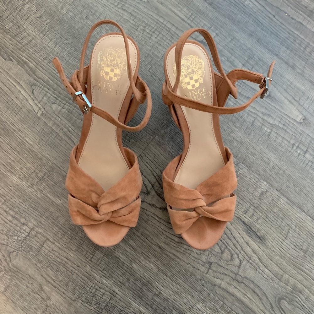 💫Vince Camuto Tan Suede Strap Heels Size 7
